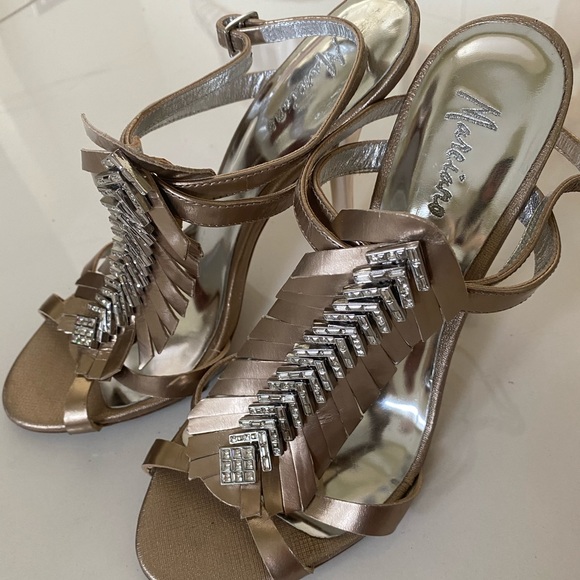 Beautiful shoes - Picture 2 of 4